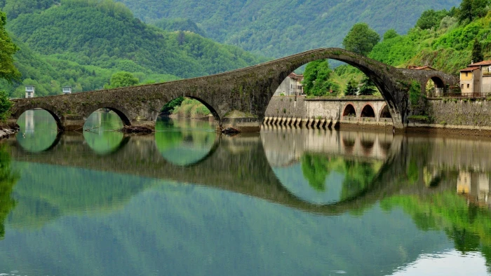 grey concrete bridge nature landscape architecture Italy 2k