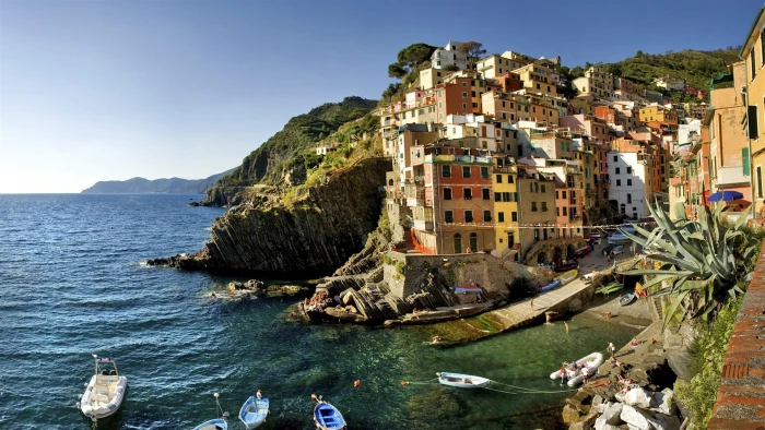 Cinque Terre Italy beach boats houses sea village liguria 2k