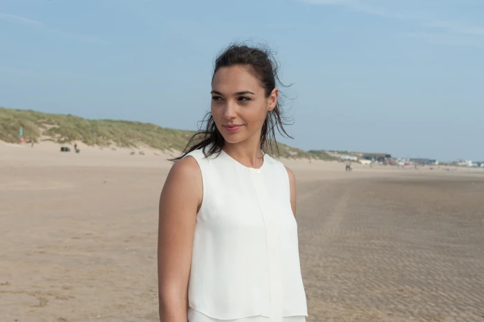 sand beach frame brunette in white Gal Gadot Criminal 2k 4k