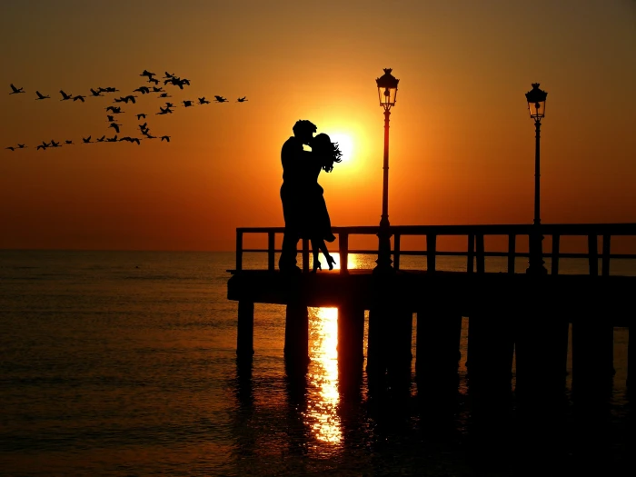 silhouette of man and woman lovers sunset romance abendstimmung 2k