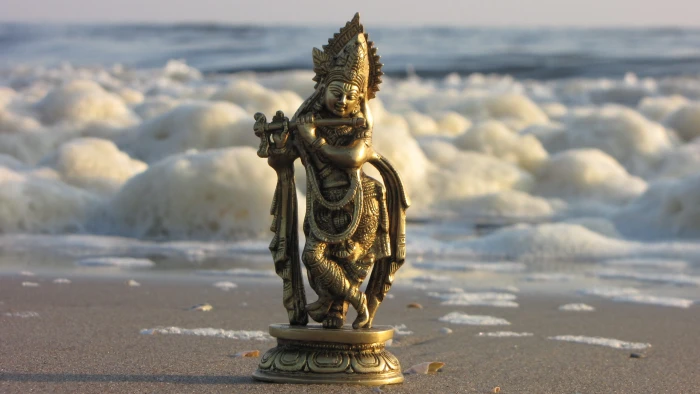 gold oriental woman playing flute sculpture figure krishna 2k 4k
