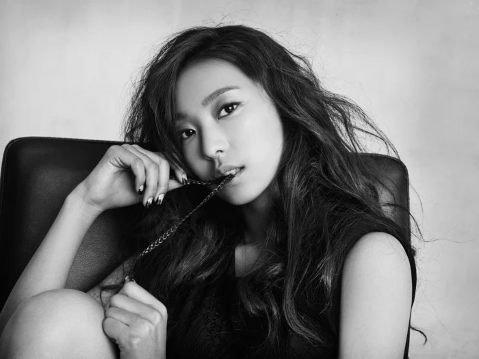Asian korean Sistar Yoon Bora long hair portrait hairstyle