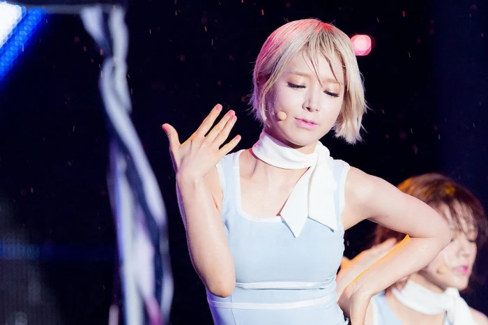 Choa AOA blonde K pop short hair Korean Asian women 2k