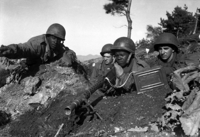 Soldiers from the U S Infantry Division near Ch ongch on River Korean War 2k