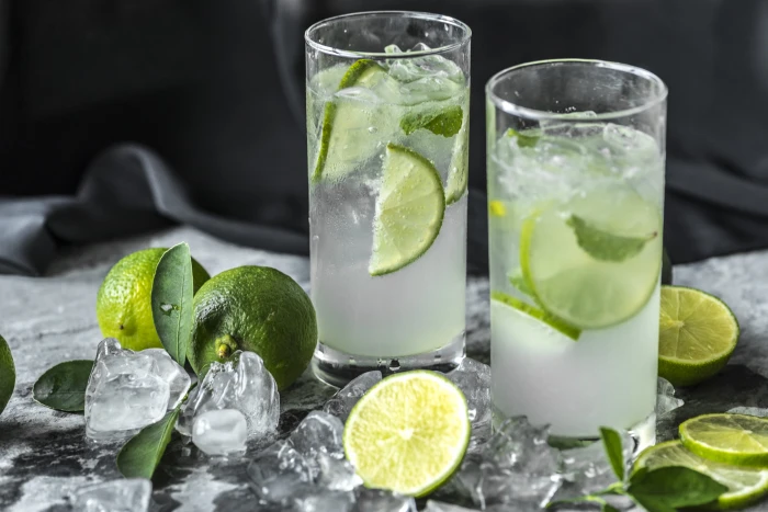 Two Drinking Glass With Lime Beverages citrus close up cocktail 2k 4k