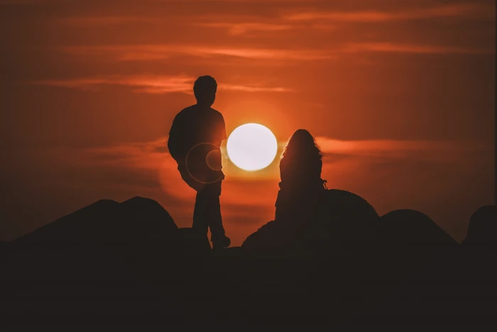 silhouette of two people looking at sunset photo man and woman on mountain 2k 4k 5k
