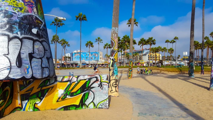 Venice Beach Sand art street sky blue palm 2k