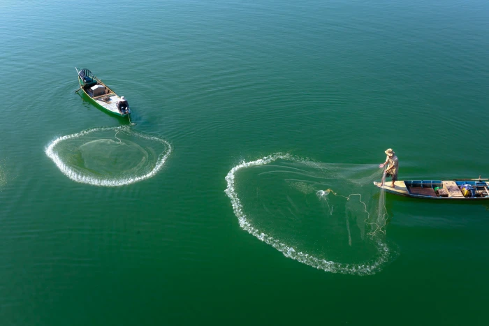 two boats on body of water throwing fish net outdoor fishing 2k 4k 5k