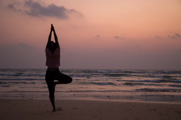 yoga beach healthy woman meditation sea exercise girl 2k 4k 5k