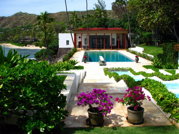 Beach Villa with Pool Oahu Hawaii luxurious garden flowers 2k