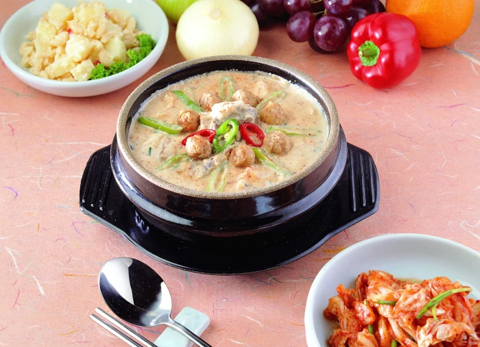 brown ceramic bowl soup vegetables spoon chopsticks food 2k