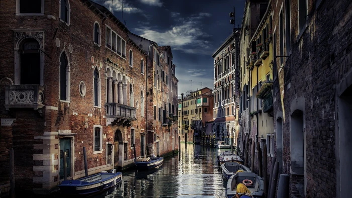 boat building Canal Venice HD 2k 4k