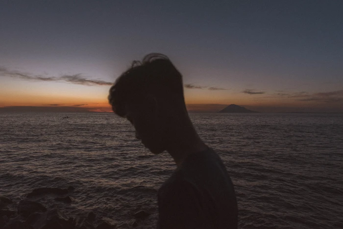 boy tumblr retro vintage grunge aesthetics sky water 2k 4k 5k