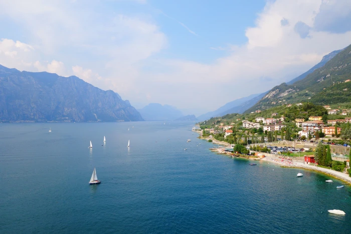 italy lake garda gardasee sailing mountain ridge range 2k 4k 5k