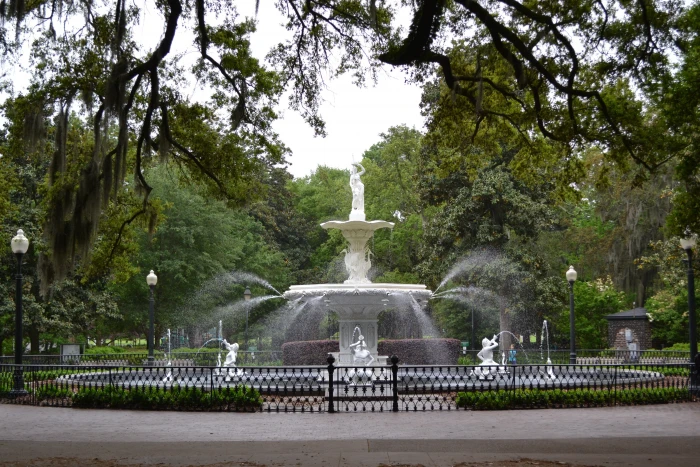 water fountain surrounded by trees savannah georgia southern 2k 4k 5k