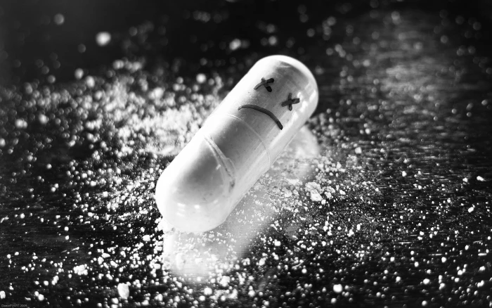 grayscale photo of gray medication pill macro capsule medicine 2k