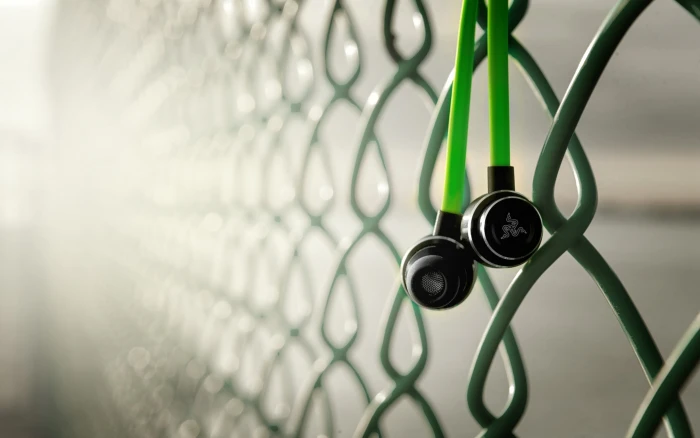 green and black earphone headsets music fence Razer macro 2k