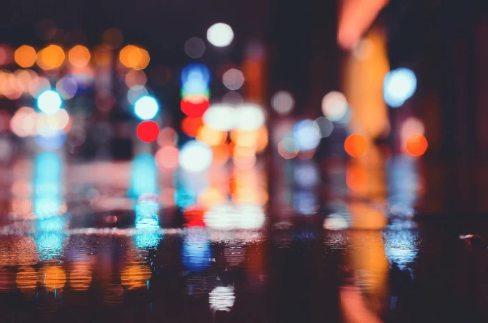 bokeh lights urban street reflection rain defocused night 2k