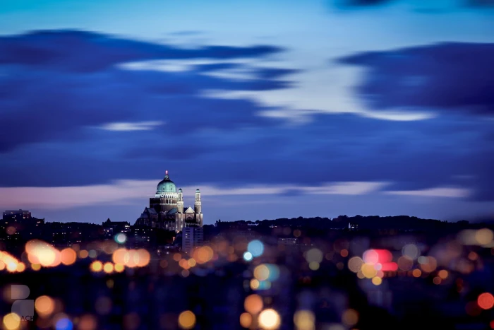 bokeh cityscape skyline clouds Brussels Belgium night 2k