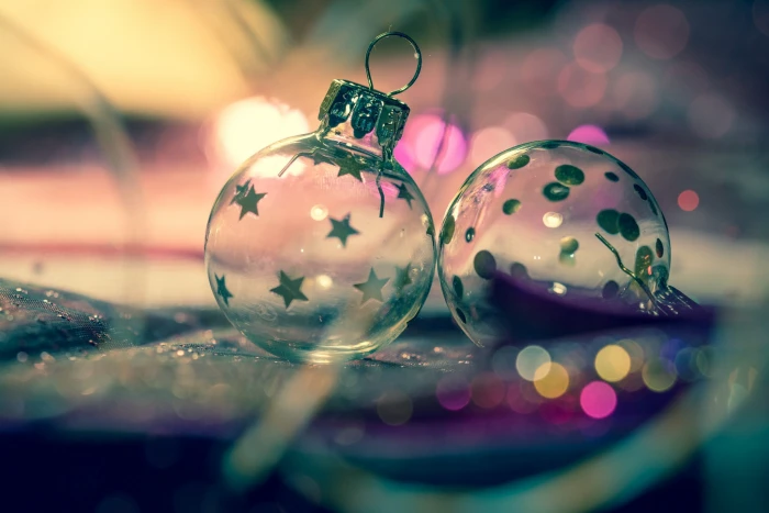 Christmas ornaments glass bokeh holiday close up 2k