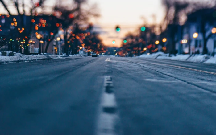 City street bokeh winter road lights 2k