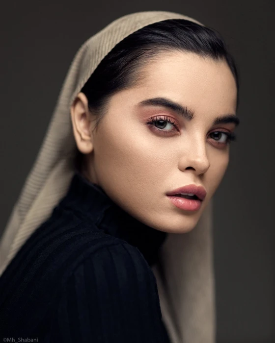 face brunette bokeh portrait display women pink lipstick