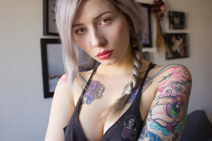 Marlene Suicide women model dyed hair Braided indoors 2k