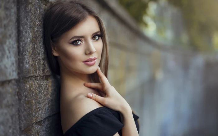 women face portrait eyeliner depth of field looking at viewer 2k