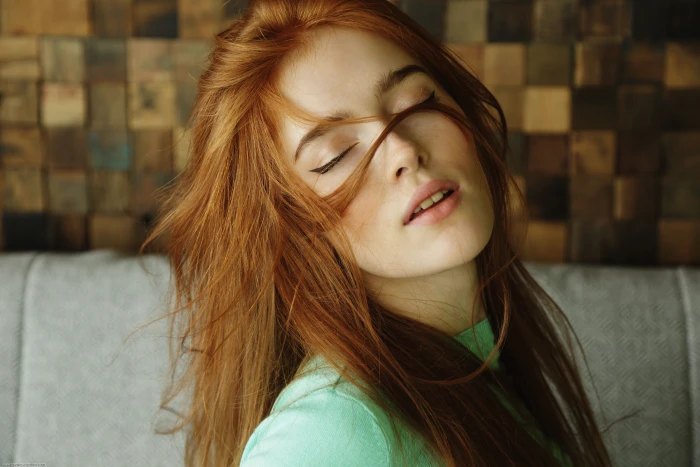 women s green crew neck top Jia Lissa redhead model face 2k 4k 5k