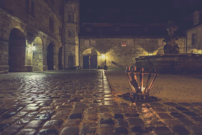 arches architecture building castle cobblestones courtyard 2k 4k