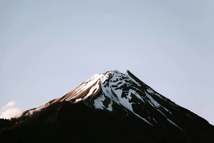 Brown and White Mountain 2k