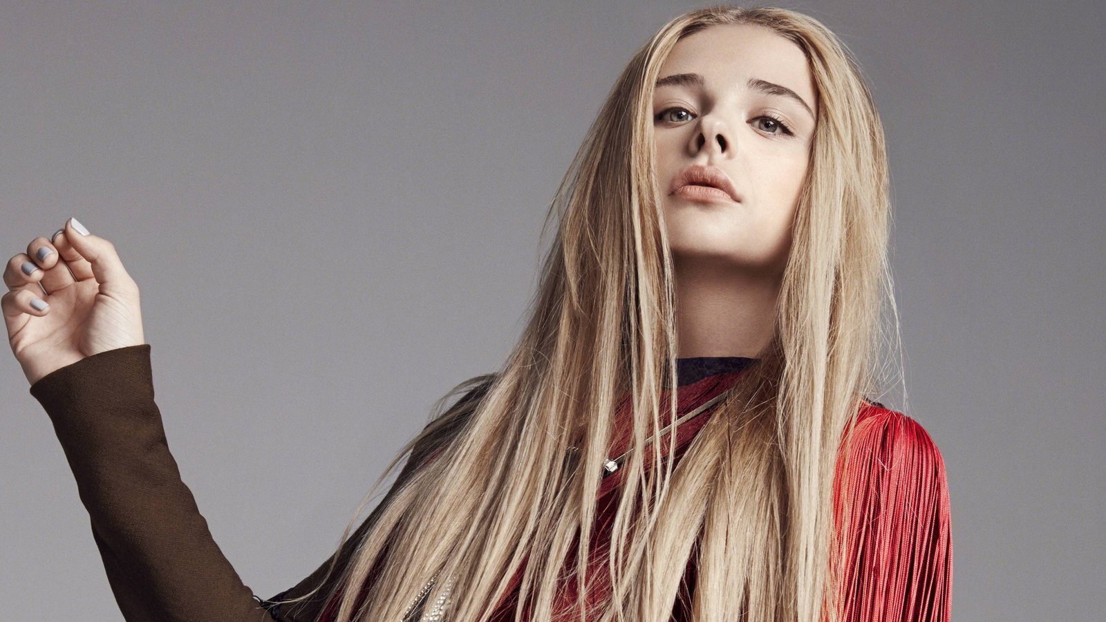 chloe grace moretz with hair down actress hollywood 2k