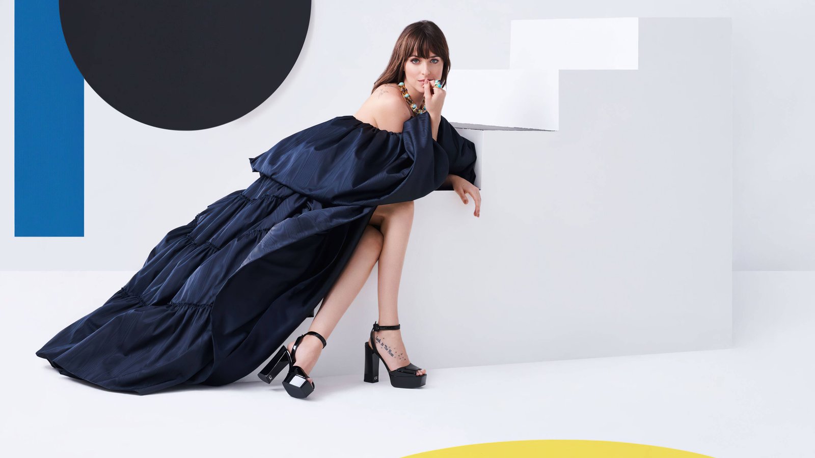 dakota johnson off shoulder dress actress hollywood 2k