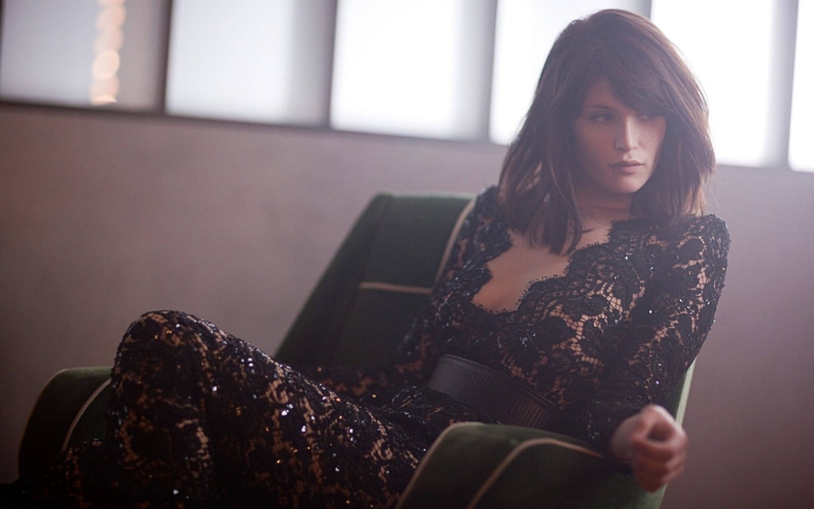 gemma arterton black sequin dress actress hollywood 2k