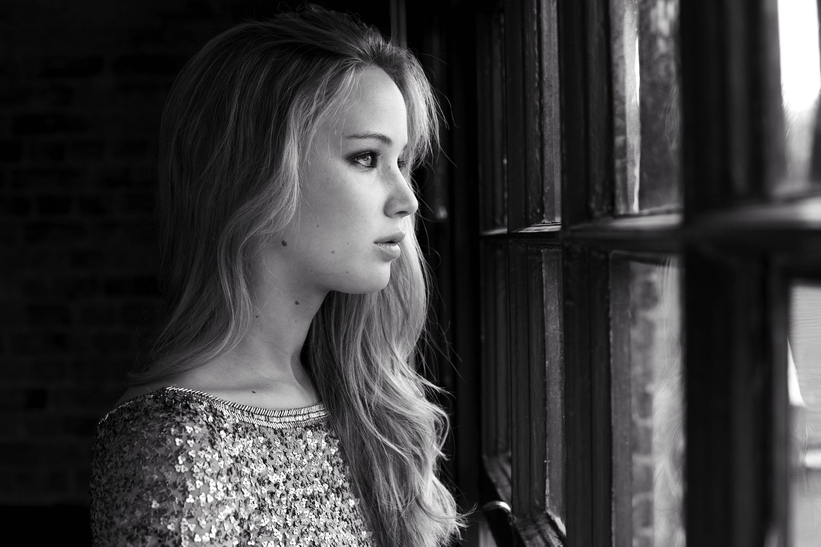 jennifer lawrence looking through window actress hollywood 2k 4k 5k