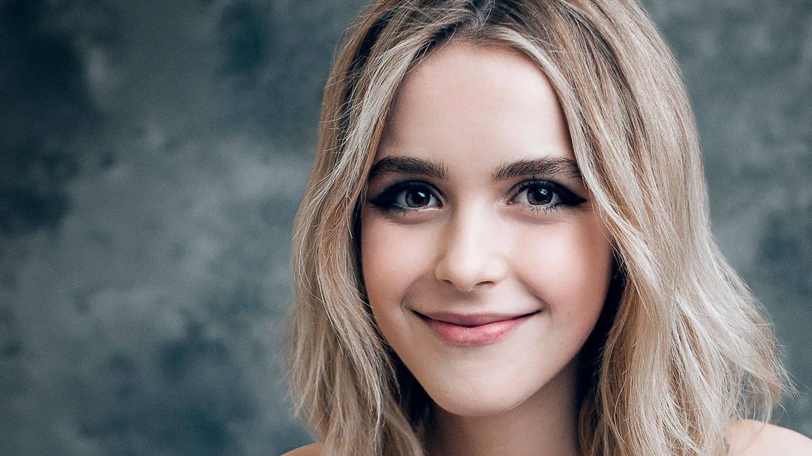 young woman kiernan shipka actress hollywood