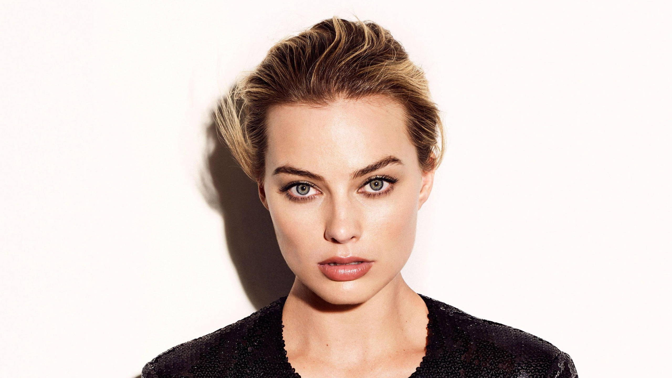 fierce look margot robbie actress hollywood 2k