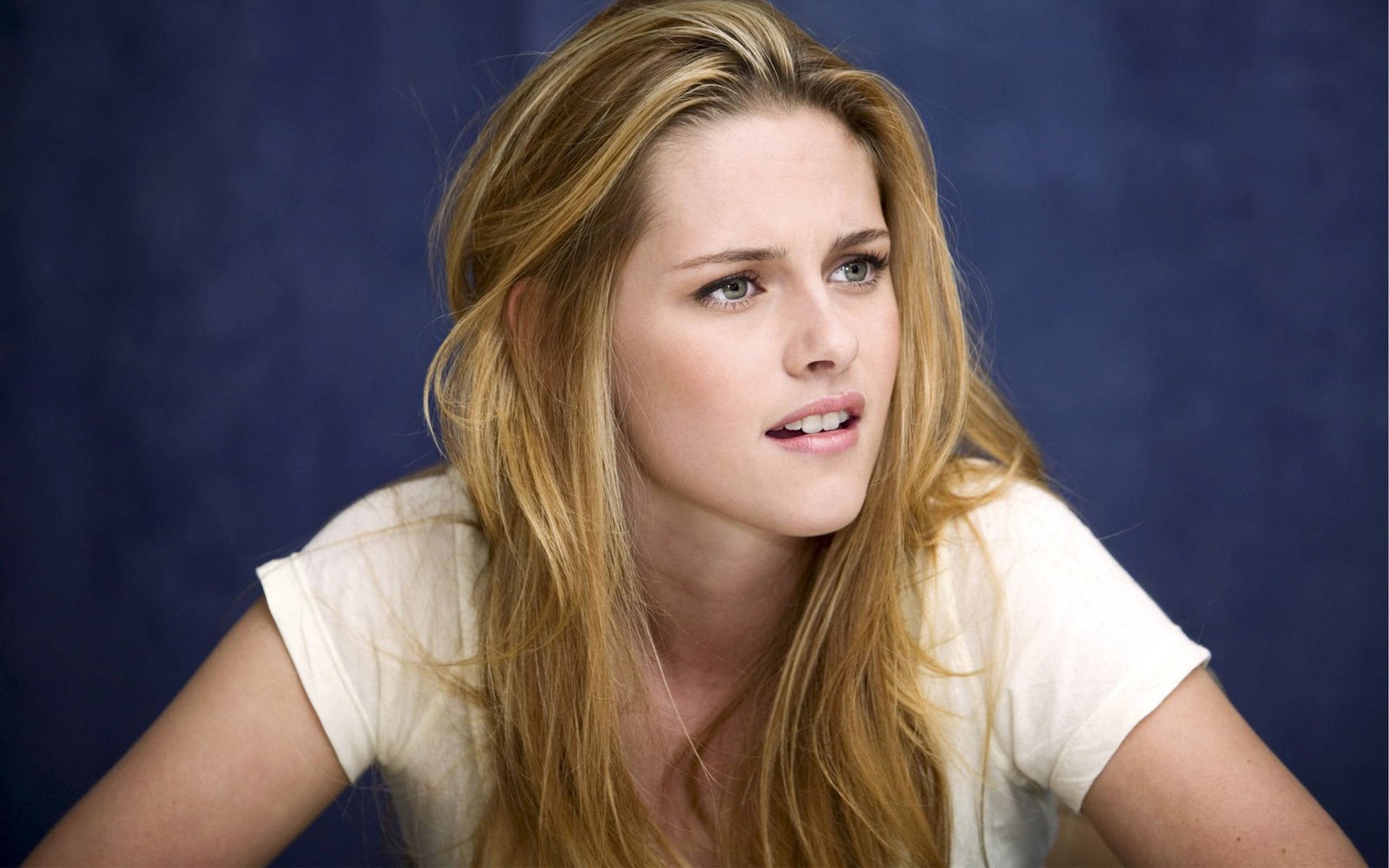 kristen stewart blonde hair actress hollywood