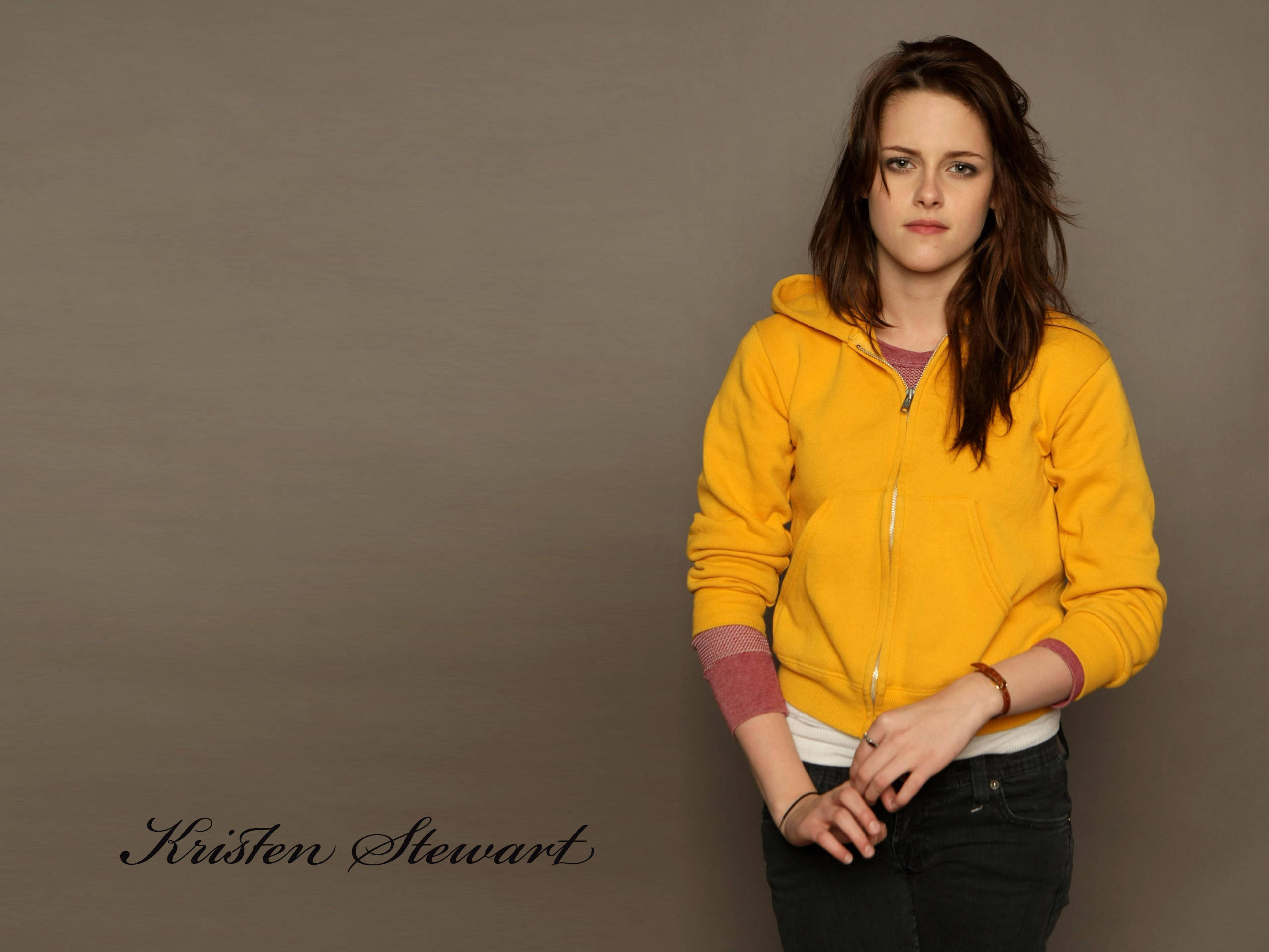 kristen stewart yellow sweatshirt actress hollywood 2k