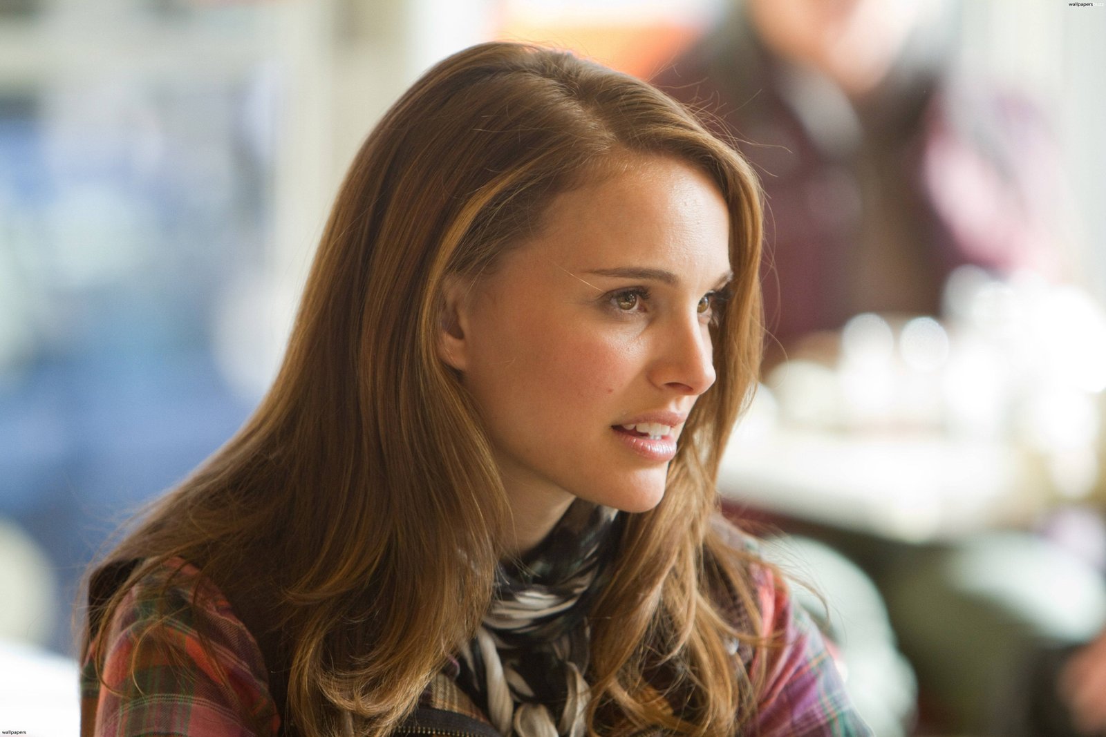 natalie portman in checkered long sleeve actress hollywood 2k 4k 5k