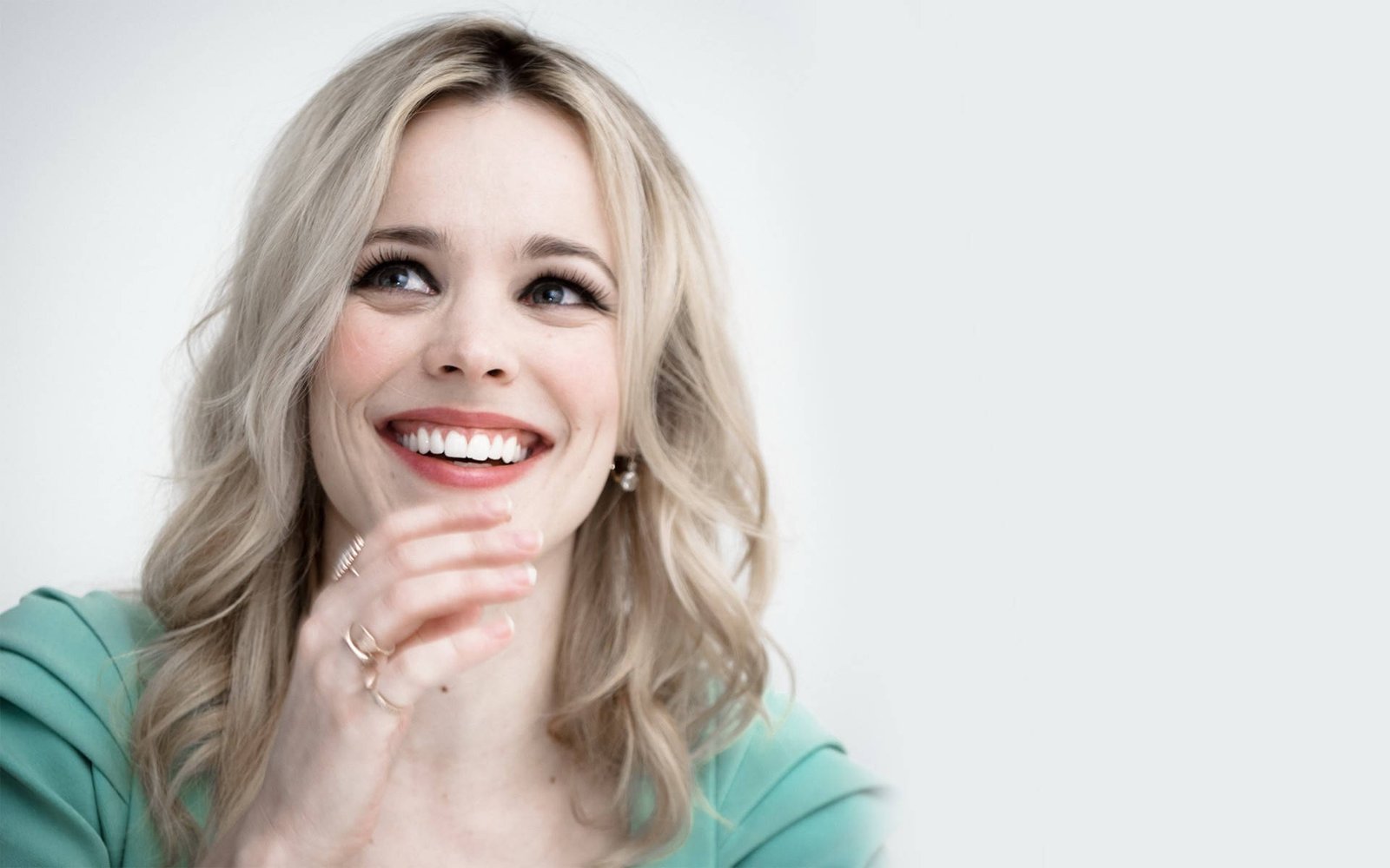 rachel mcadams turquoise dress actress hollywood