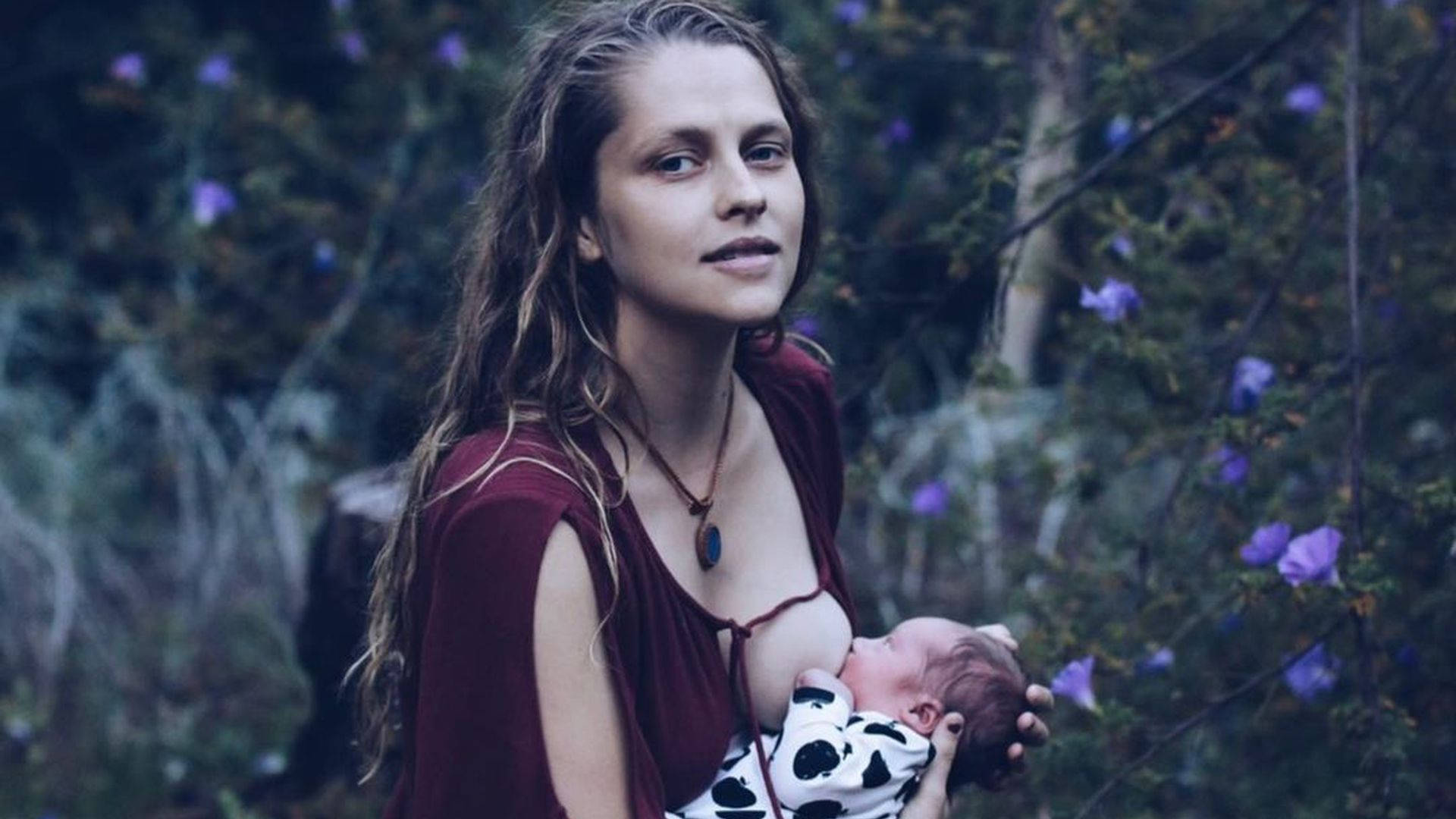 teresa palmer breastfeeding baby actress hollywood