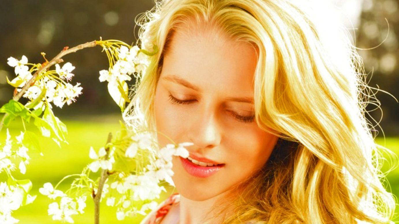 teresa palmer with white flowers actress hollywood