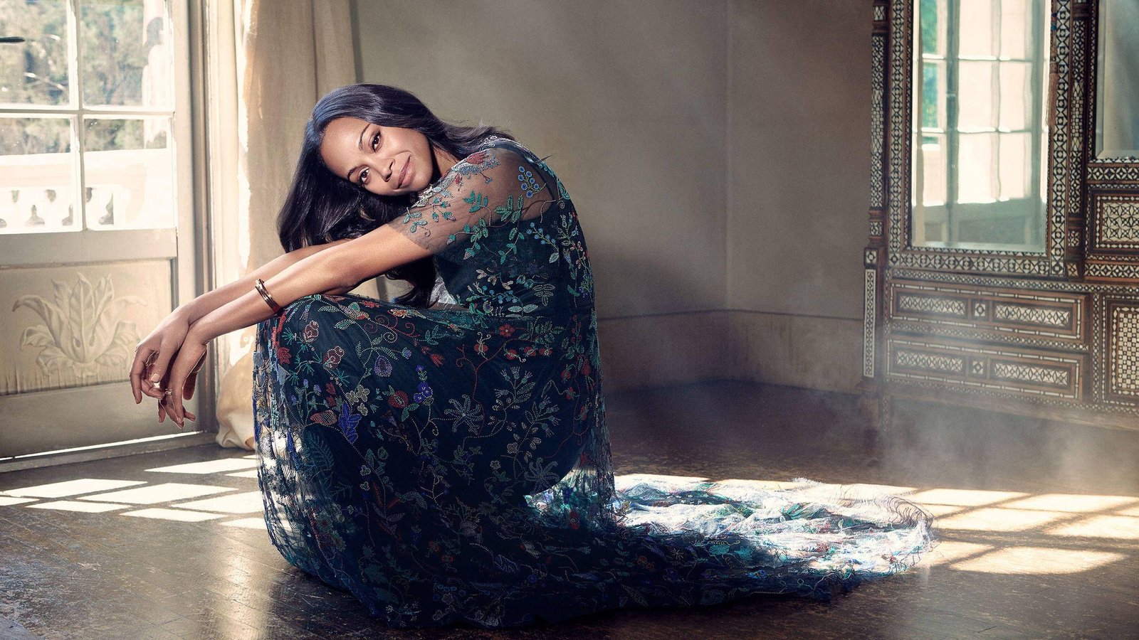 zoe saldana green floral dress actress hollywood 2k