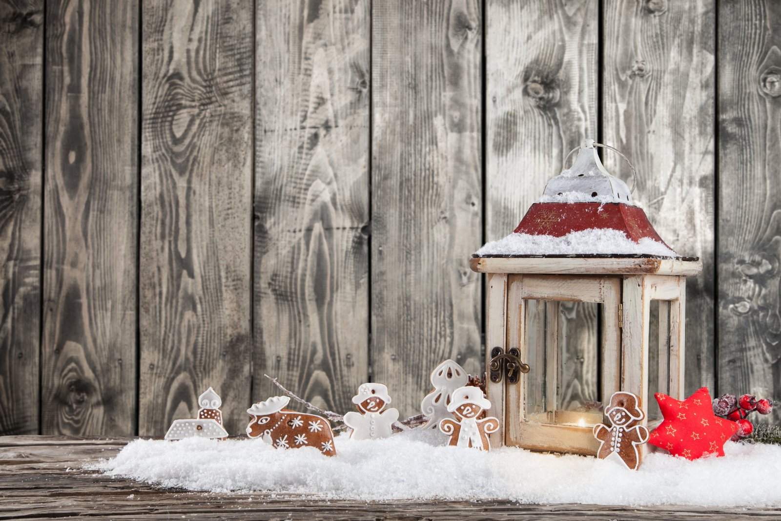 brown wooden candle lantern winter snow New Year Christmas 2k 4k 5k