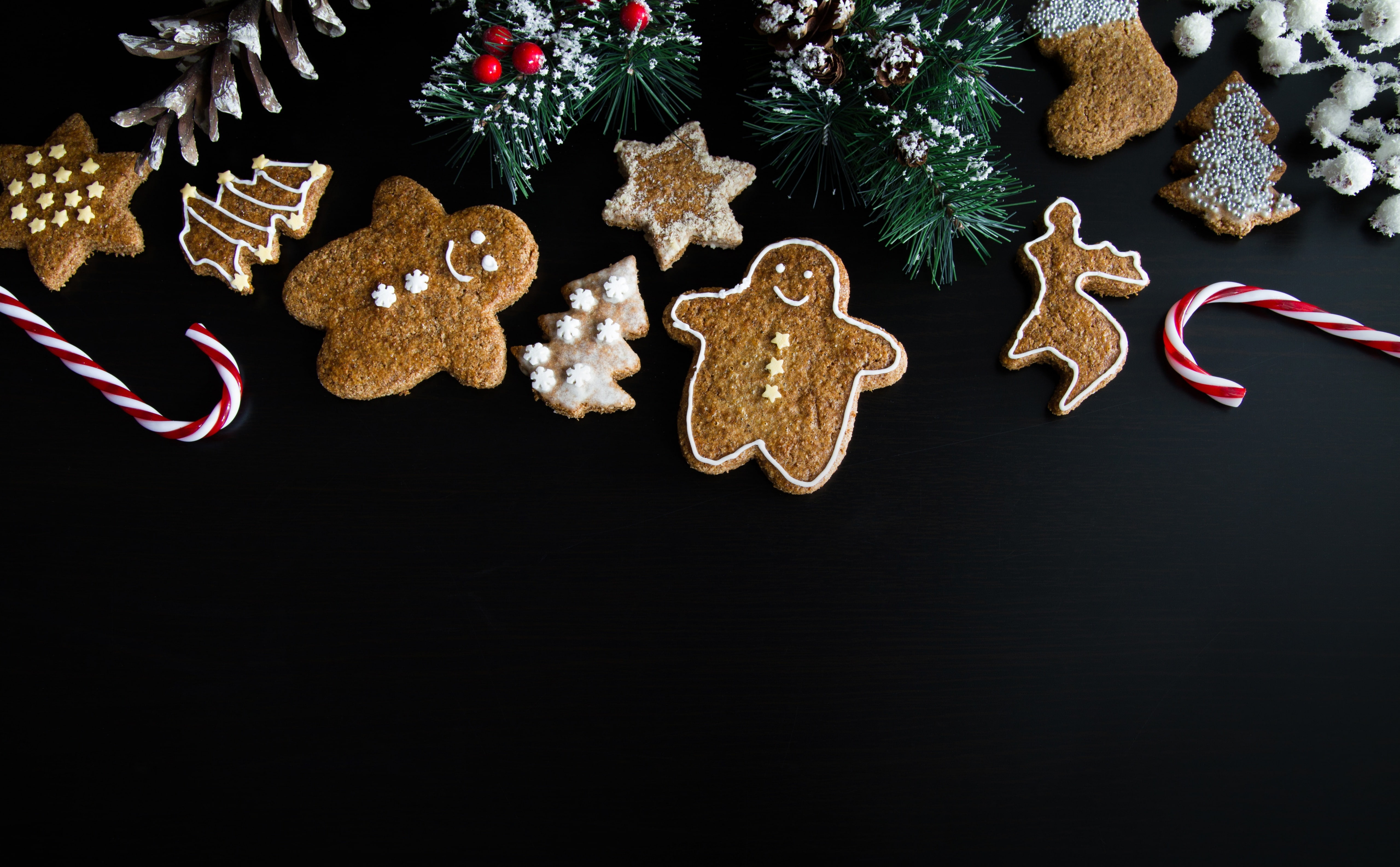 Xmas Gingerbread Man Holidays Christmas Winter Black Background 2k 4k 5k