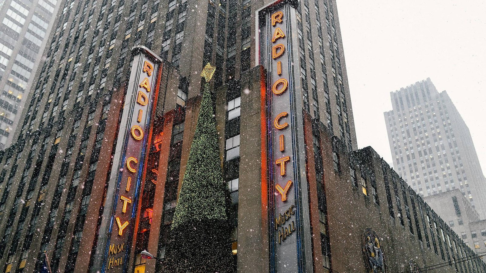building snow 30 Rockefeller Plaza New York City Christmas