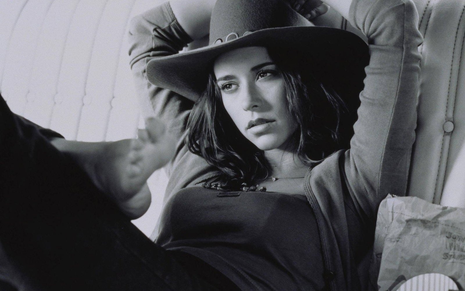 actress beautiful beauty brunette hewitt jennifer love