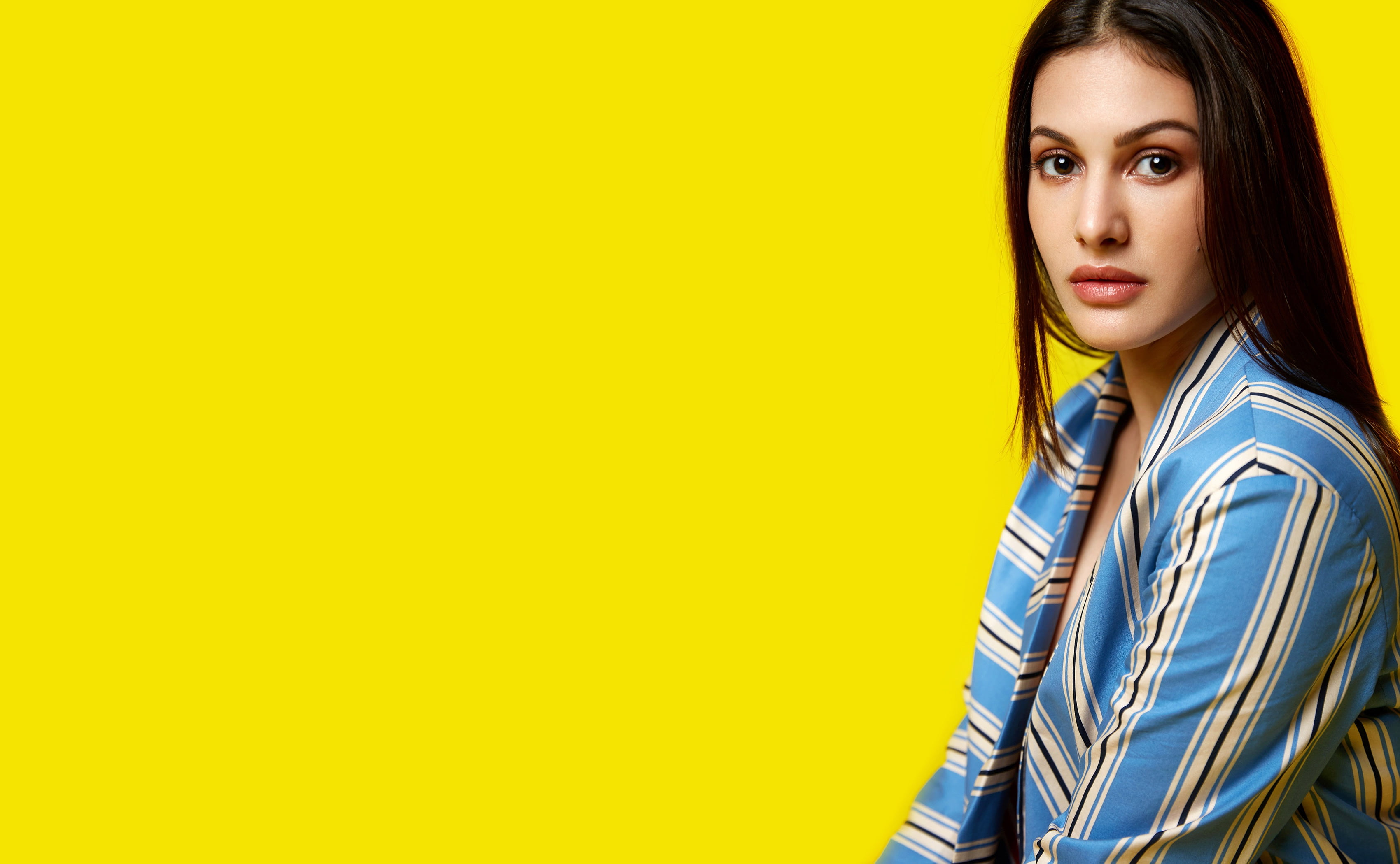 Actresses Amyra Dastur Black Hair Bollywood Brown Eyes 2k