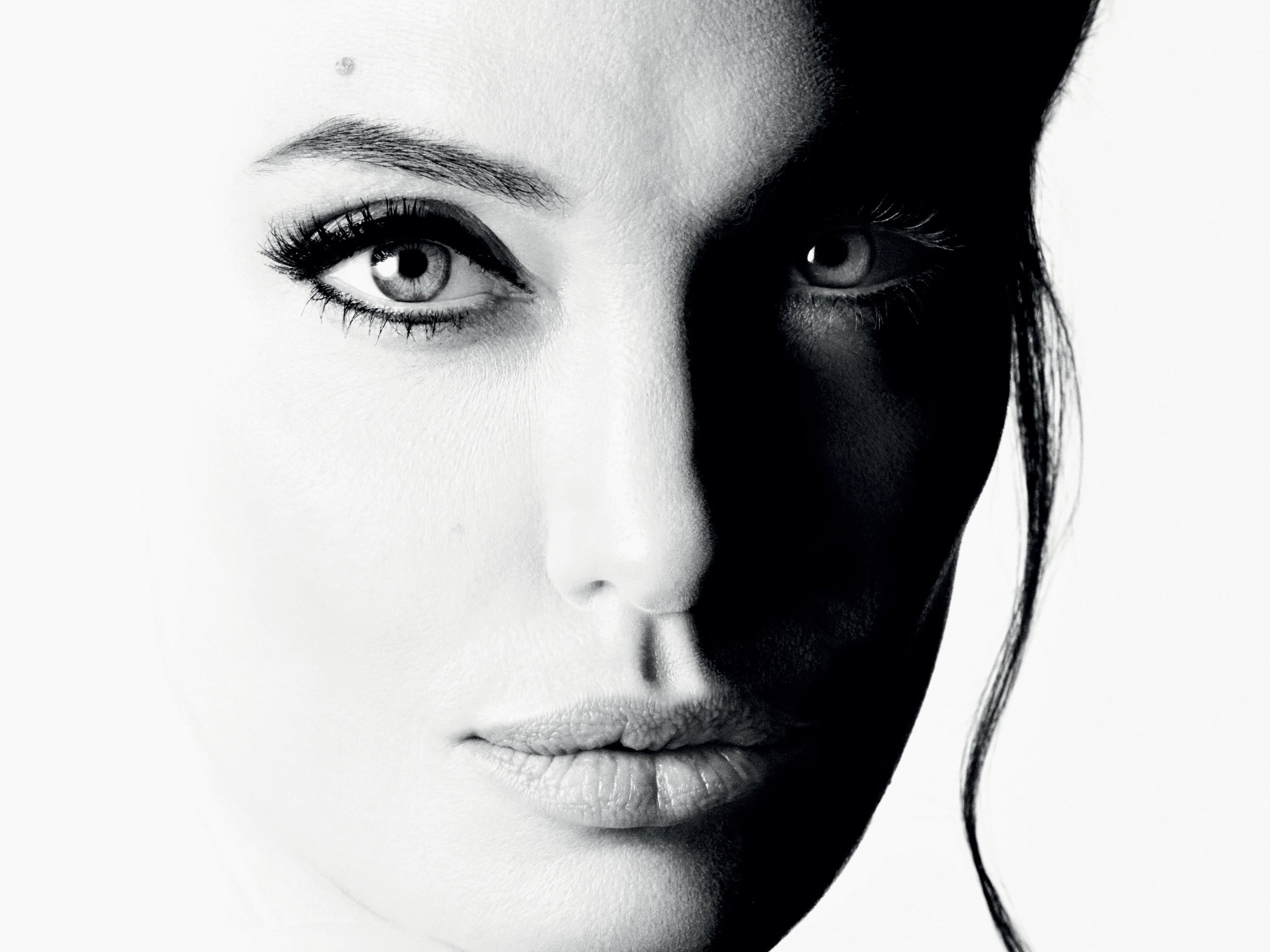 Actresses Angelina Jolie Black and White Celebrity Face 2k